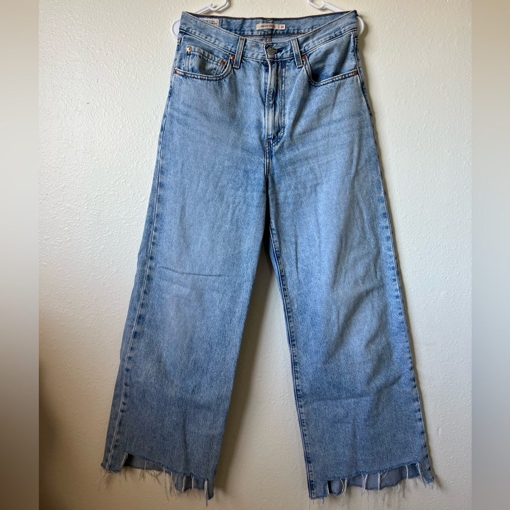 Levis ribcage wide leg light wash jeans size 30